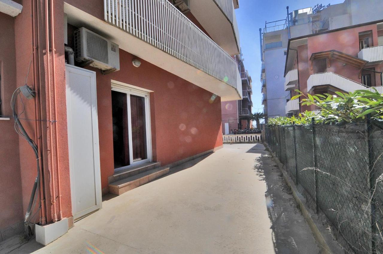 Milan Apartment Caorle Exterior photo